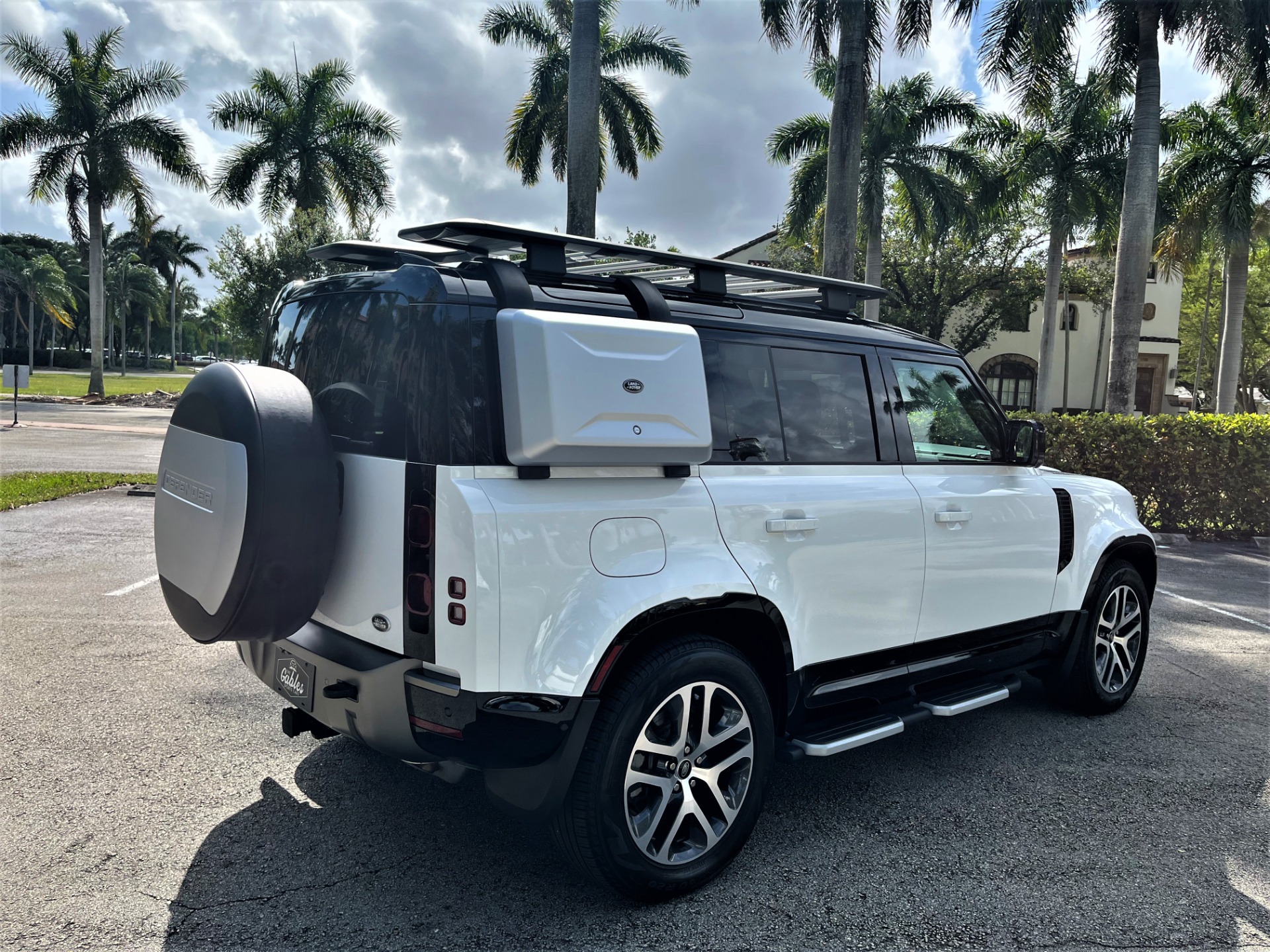 Used 2022 Land Rover Defender 110 X-Dynamic SE for sale $99,850 at The Gables Sports Cars in Miami FL 33146 3